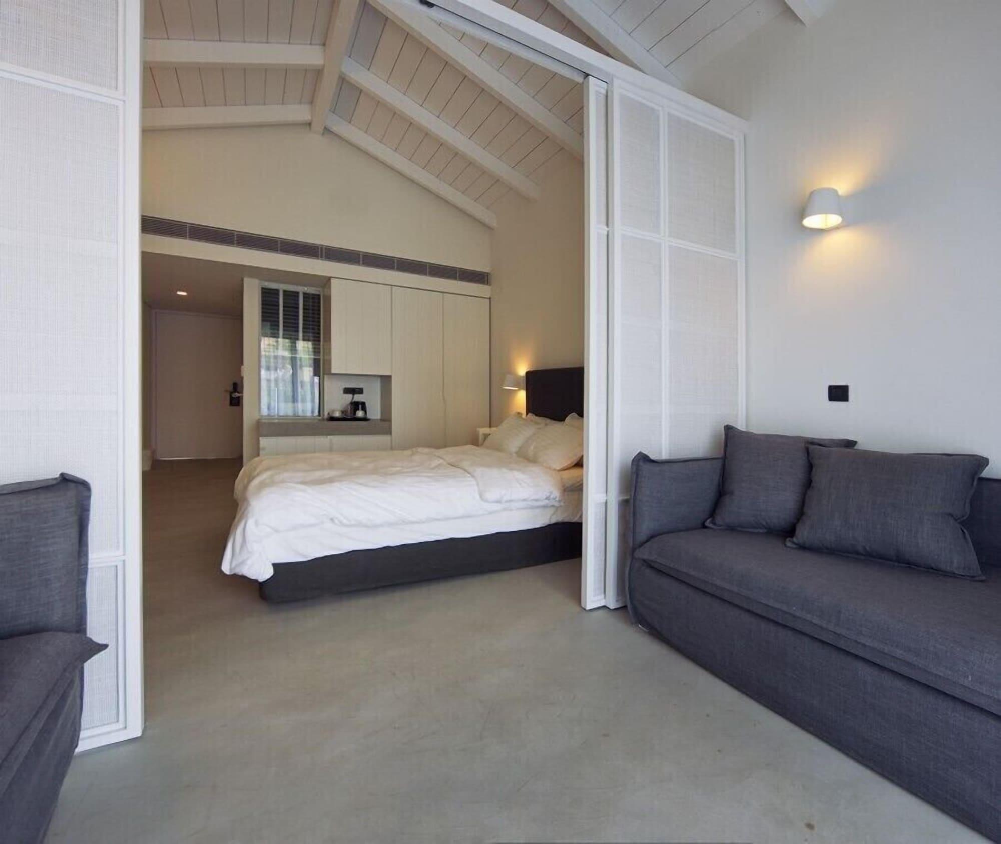 Aqua Bay Hotel พลานอส ภายนอก รูปภาพ