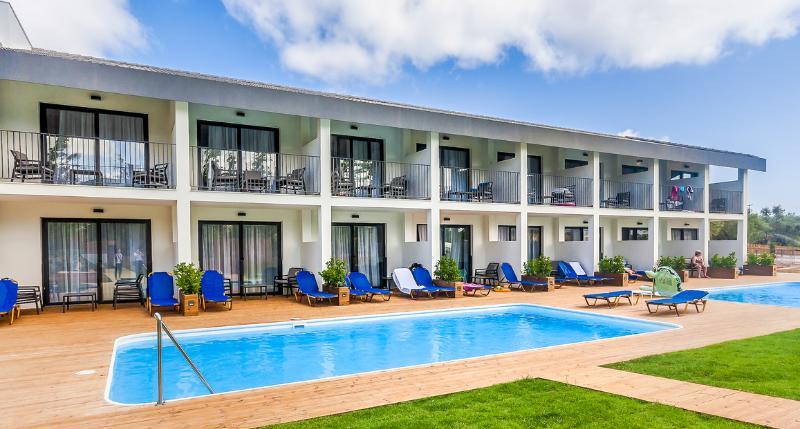 Aqua Bay Hotel พลานอส ภายนอก รูปภาพ